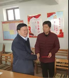 敦煌種業(yè)領(lǐng)導(dǎo)看望慰問(wèn)公司老干部、老黨員及困難黨員職工